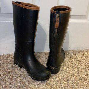 Women’s waterproof Sperry boots size 6